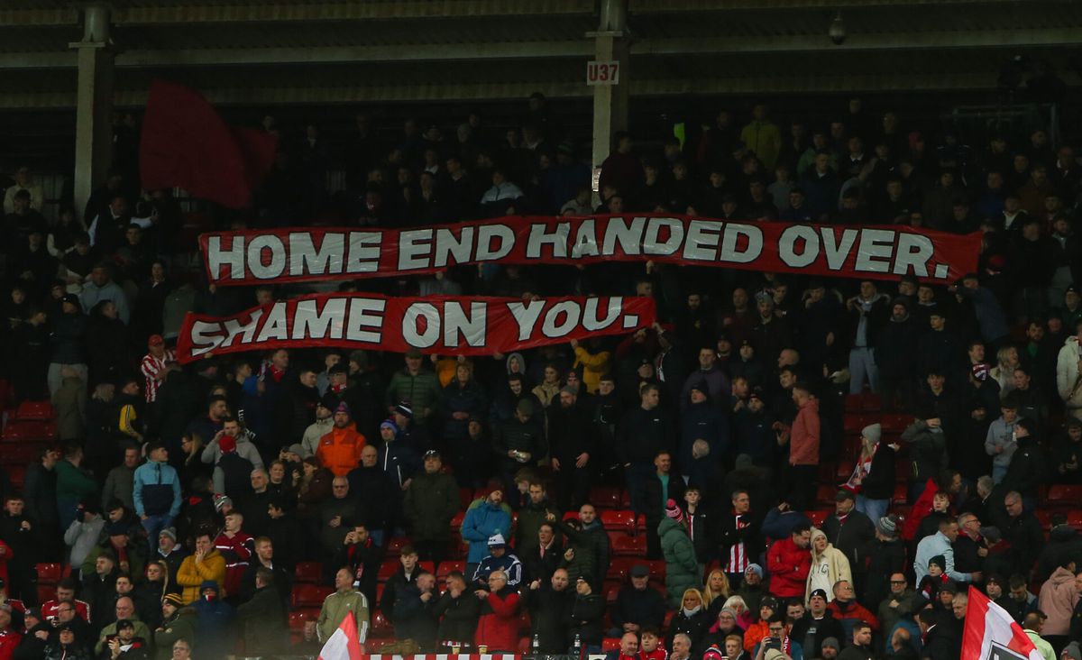 Fans Sunderland woedend op eigenaren na versieren stadion met slogans van aartsrivaal Newcastle United
