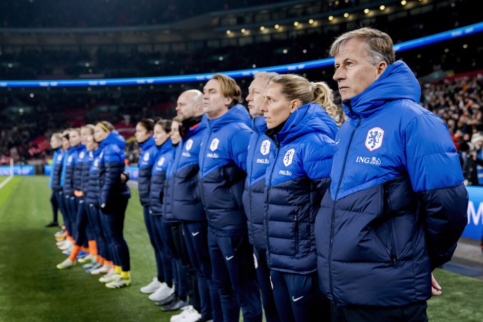 Dit is de opstelling van de Oranje Leeuwinnen tegen België