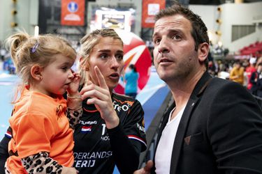 LIEF! 🎥😍 | Kinderen van Van der Vaart en Polman zien elkaar eindelijk weer