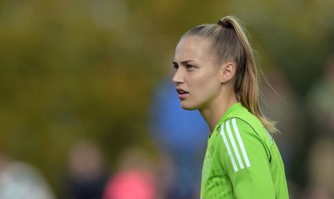 Ajax Vrouwen verliezen in oefenpot ruim van jongens Hollandia onder 16