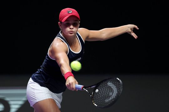 Barty staat al in halve finale WTA Finals, Bertens kan achter haar aan