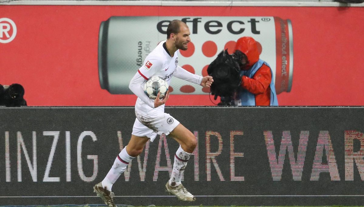 Bas Dost kan met goal nederlaag Frankfurt niet verhelpen