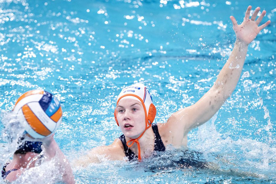 Nederlandse waterpolosters drogen Groot-Britannië af in kwartfinale EK
