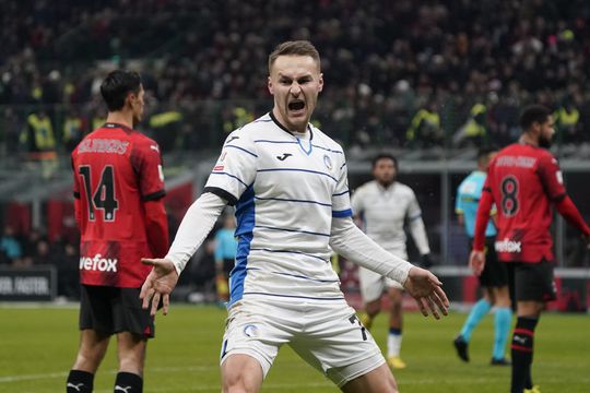 Teun Koopmeiners schiet Atalanta naar halve finale Coppa Italia