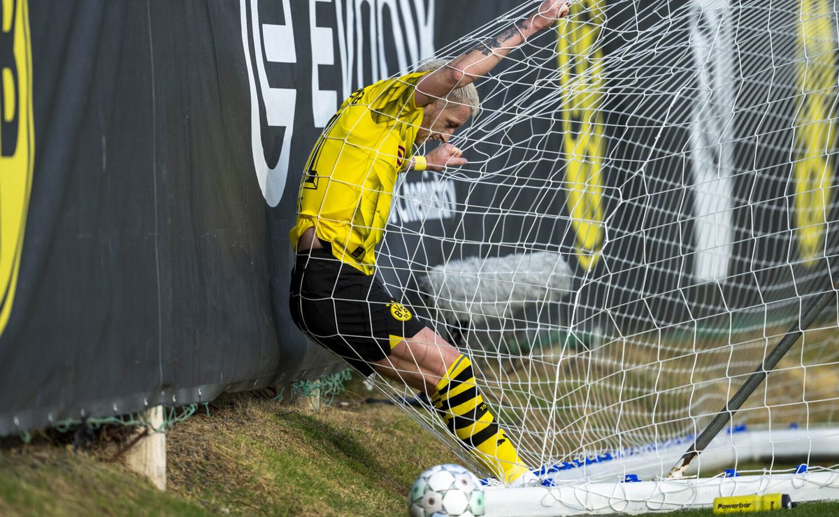 AZ geeft 0-2-voorsprong weg in oefenduel tegen Borussia Dortmund