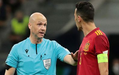 Sergio Busquets is vol ongeloof: 'Mbappé stond buitenspel of Garcia de bal nu raakte of niet'