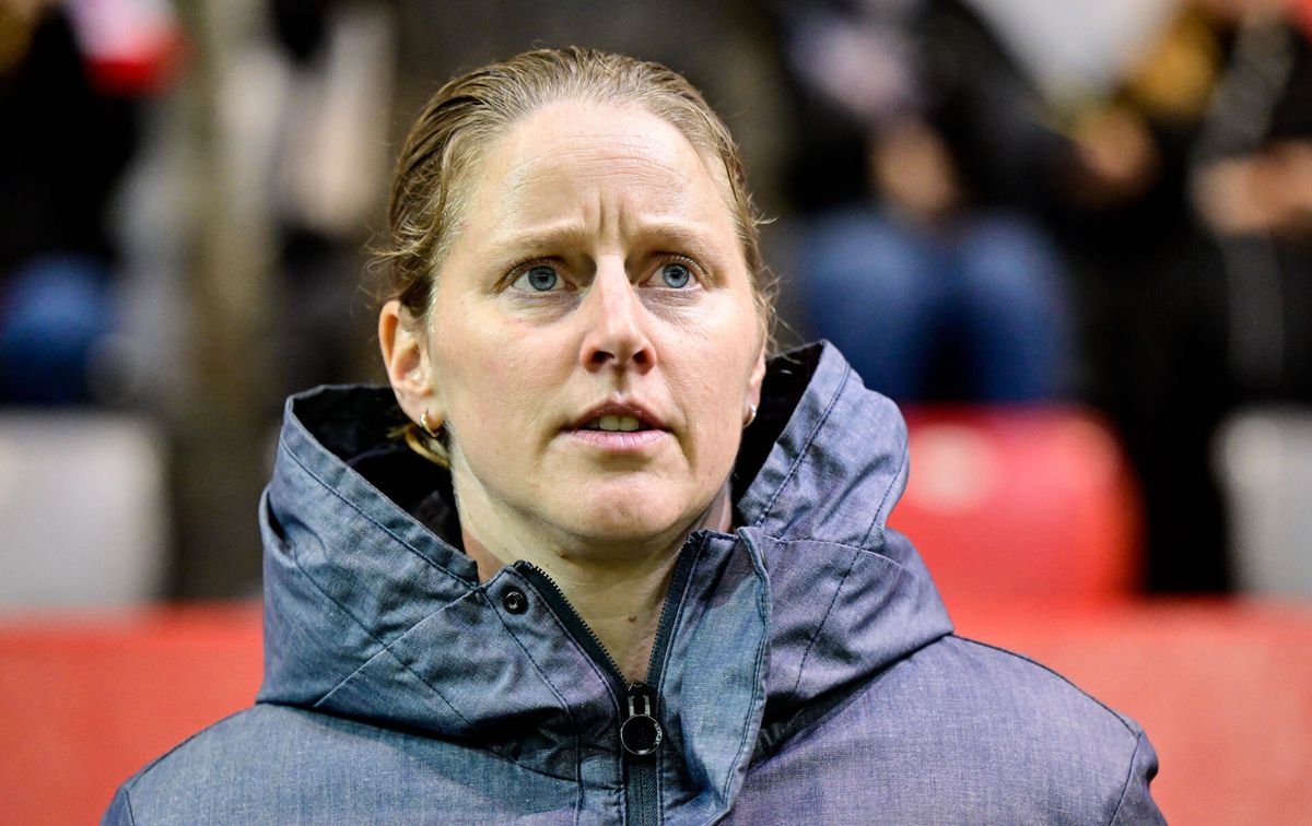 Coach van Ajax Vrouwen na dit seizoen weg: 'Zag ik eerlijk gezegd niet aankomen'