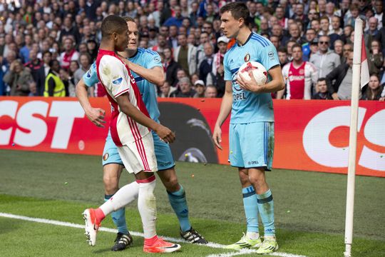 Ajax herkent supporters die Berghuis 'bekogelden' tijdens Klassieker