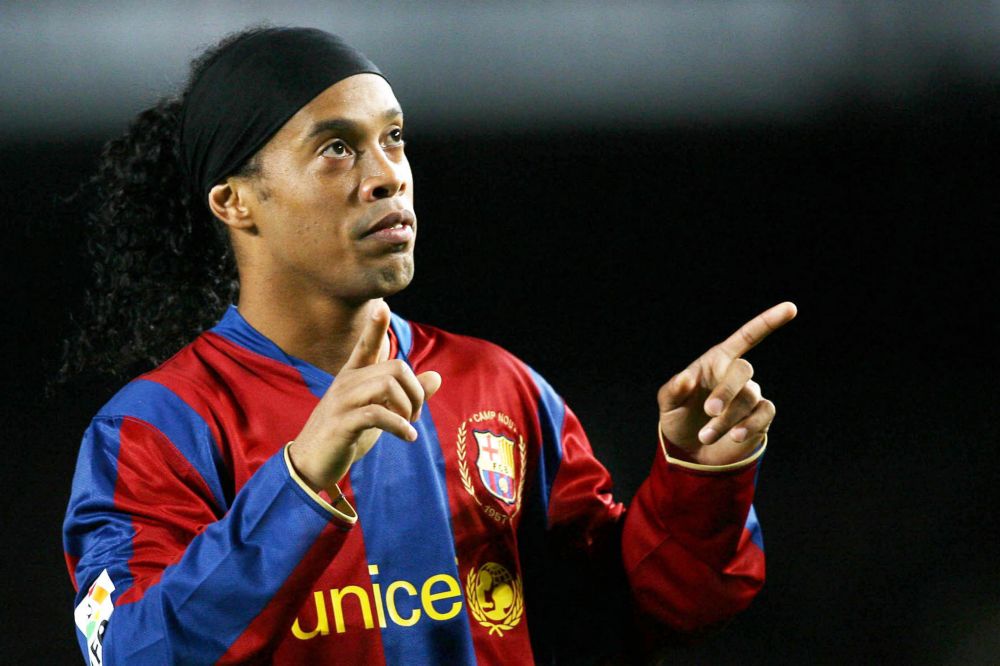 15 jaar geleden tekende Ronaldinho bij Barcelona, check deze 7 prachtige momenten (video)