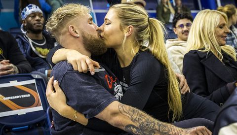 🎥 | Jake Paul grapt over kont van vriendin Jutta Leerdam: 'Kan dit wel in de video'?