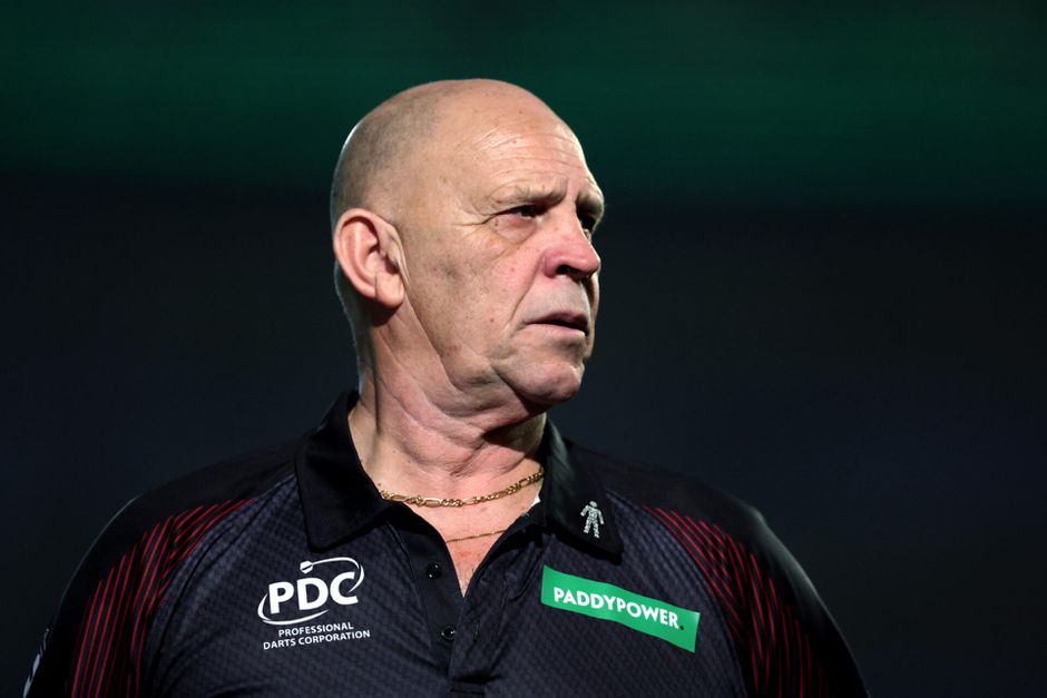 Russ Bray klust lekker bij met gepersonaliseerde 180-video's: 'De stem van darts'