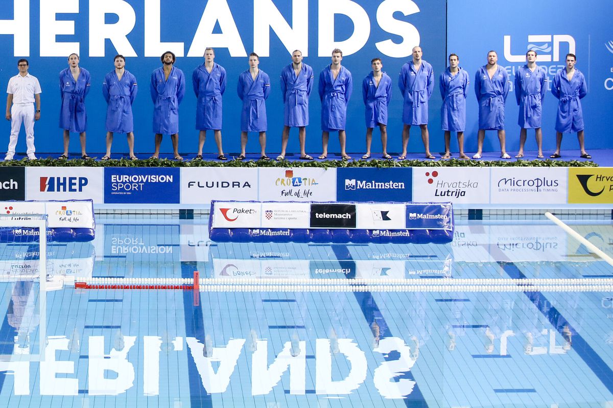 Nederlandse waterpoloërs winnen met speels gemak van Slowakije op EK