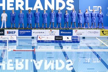 Nederlandse waterpoloërs winnen met speels gemak van Slowakije op EK