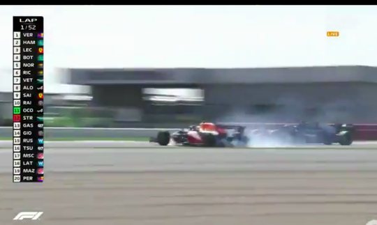 🎥 | NEE! Max Verstappen crasht al vroeg en HARD tijdens de GP van Silverstone