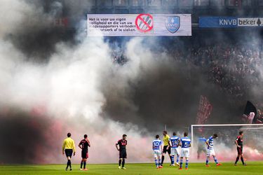 Rookbommen uit Amsterdam, losse tandjes en een trillende Kuip, de bekerfinale staat altijd in vuur en vlam (video)