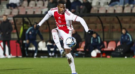 'Ajax verkoopt Belgisch jeugdinternational (18) aan Sevilla'