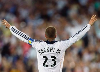 LA Galaxy eert clubicoon David Beckham met standbeeld
