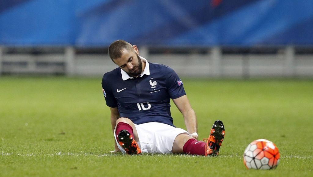 Benzema zonder rijbewijs achter het stuur