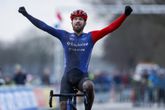 Joris Nieuwenhuis rijdt in bijna perfecte rit naar Nederlandse titel veldrijden