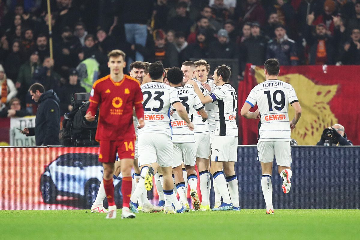 🎥 | Teun Koopmeiners troeft Rick Karsdorp af in de lucht: 1-0 voor Atalanta tegen AS Roma