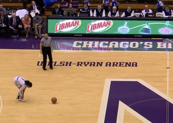 Door deze domme beslissing werd basketspeelster online te grazen genomen (video)