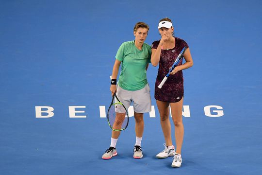 Demi Schuurs in dubbelspel WTA Finals tegen koppelmaatje Barty en Vandeweghe