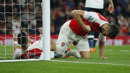 Arsenal en Spurs delen punten na boeiende derby