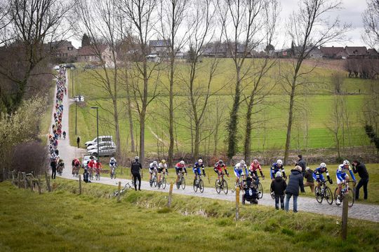 Wielrenners geschokt na aanslagen: 'Kijk, daar kan zo een bom ontploffen'