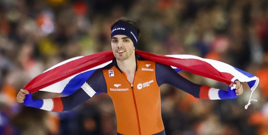 Patrick Roest na zege op 5 kilometer: 'Publiek in Thialf geeft me kippenvel'