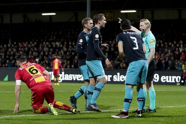 Luuk de Jong kijkt na terechte overwinning PSV naar Ajax: 'Morgen even voor zitten'