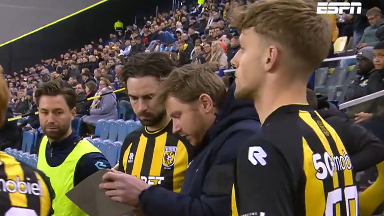 Prachtig moment! Davy Pröpper maakt rentree voor Vitesse na jaar vol blessureleed