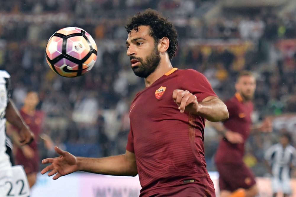 Liverpool-fans worden gek: potentiële aanwinst Salah poseert met Liverpool-shirt