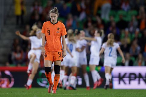 Oranje Leeuwinnen beginnen onder debuterende bondscoach met gelijkspel aan WK-kwalificatie