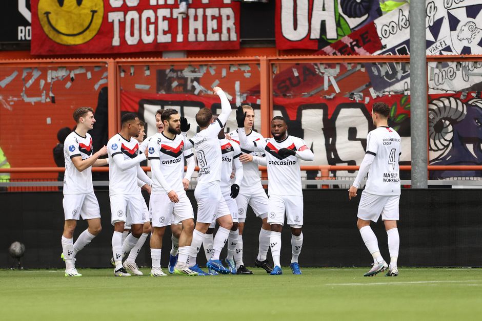Almere City boekt belangrijke overwinning bij noodlijdend FC Volendam