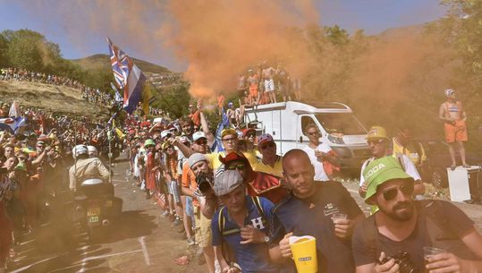 Nederlandse wielerfans misdragen zich tijdens Tour