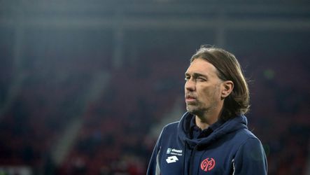 Spelers Mainz moeten van coach in tentjes overnachten in vrieskou