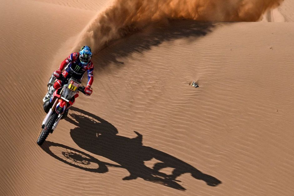 Motorcoureur José 'Nacho' Cornejo flikt 't weer bij Dakar Rally en grijpt de leiding