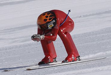 Nieuw wereldrecord: 252.632 km/u op twee ski's (video)