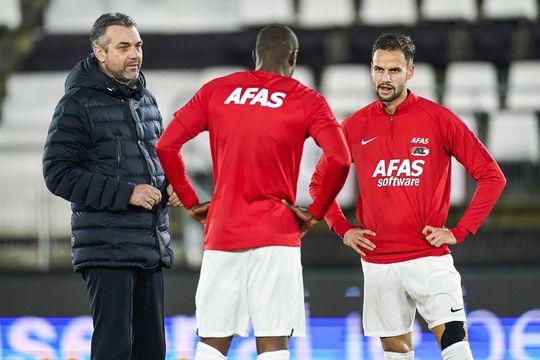 Na Slot zet AZ ook assistent-trainer Pusic op non-actief na gesprekken met Feyenoord