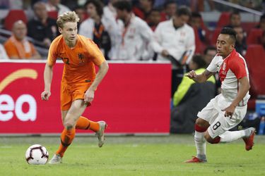 Depay trekt stand gelijk voor Nederland met dank aan assist van debuterende De Jong