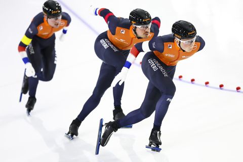 Poolse mannen pakken met baanrecord goud op teamsprint bij EK afstanden, Nederland derde na slechte start