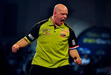 Michael van Gerwen smijt voortaan Winmau-pijlen