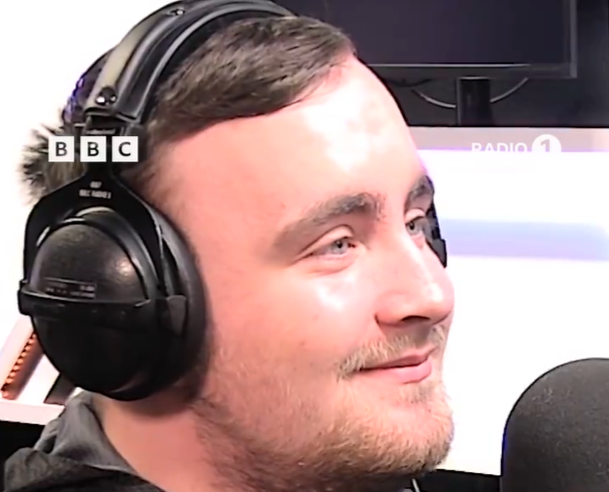🎥 | Luke Littler vertelt over uitgeven prijzengeld van WK darts: 'FIFA-points komt in me op'