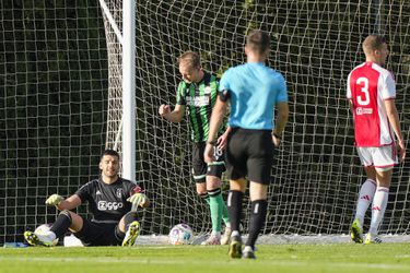 Ajax blijft verliezen en komt met reserves niet verder dan dikke nederlaag tegen Hannover 96