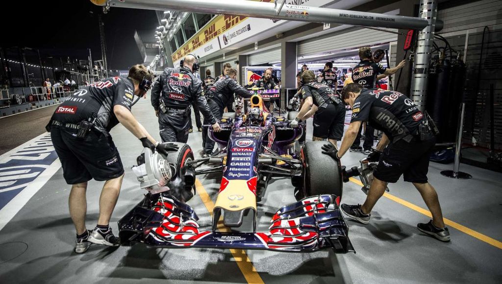 Red Bull lonkt naar motoren Ferrari