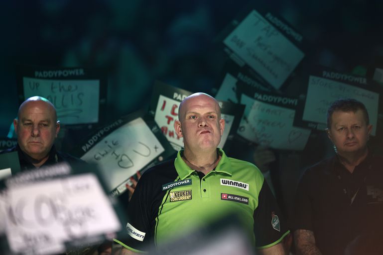 Bekijk hier de legendarische opkomst van Michael van Gerwen op het WK darts