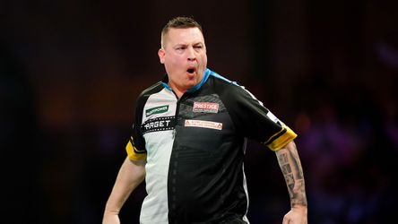 Chris Dobey verslaat oud-wereldkampioen in zinderende wedstrijd; hierna tegen Michael van Gerwen op WK darts