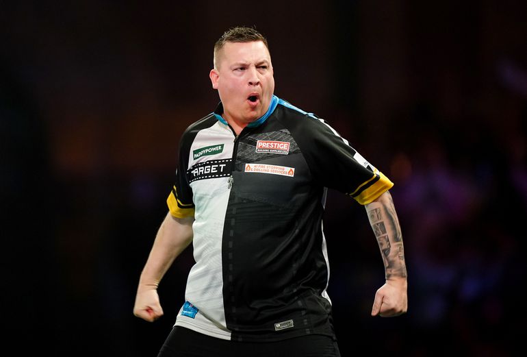 Chris Dobey verslaat oud-wereldkampioen in zinderende wedstrijd; hierna tegen Michael van Gerwen op WK darts