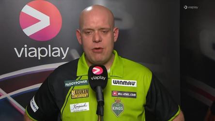 Michael van Gerwen in tranen na halen halve finale WK darts: 'Ze weten waarom ik weg ben'