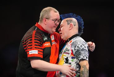 Stephen Bunting achter Michael van Gerwen aan naar halve finale WK darts